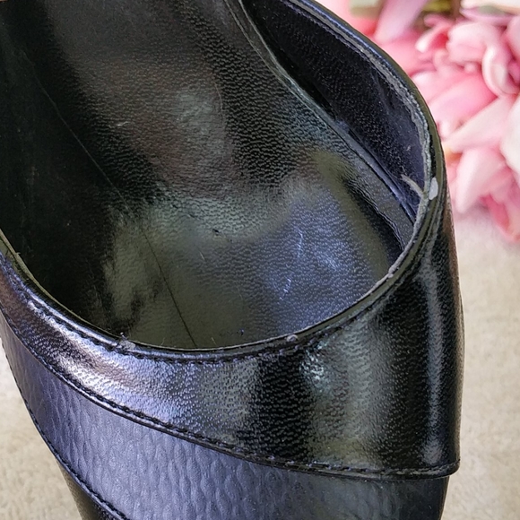 Black Pointed Toe Heels with Side Cut Out - Picture 4 of 9